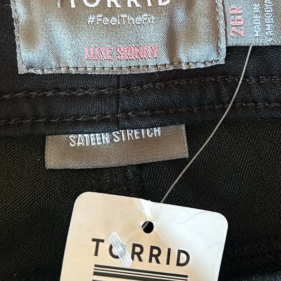 Torrid Luxe Mid-Rise Skinny Jeans Sateen Stretch size 26R New w tags - Picture 5 of 9